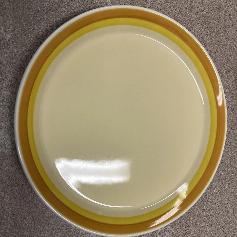 Cuatro platos de almuerzo/ensalada Mikasa Playmate naranja años 70 de 7 1/2 pulgadas Foto 3 de 3