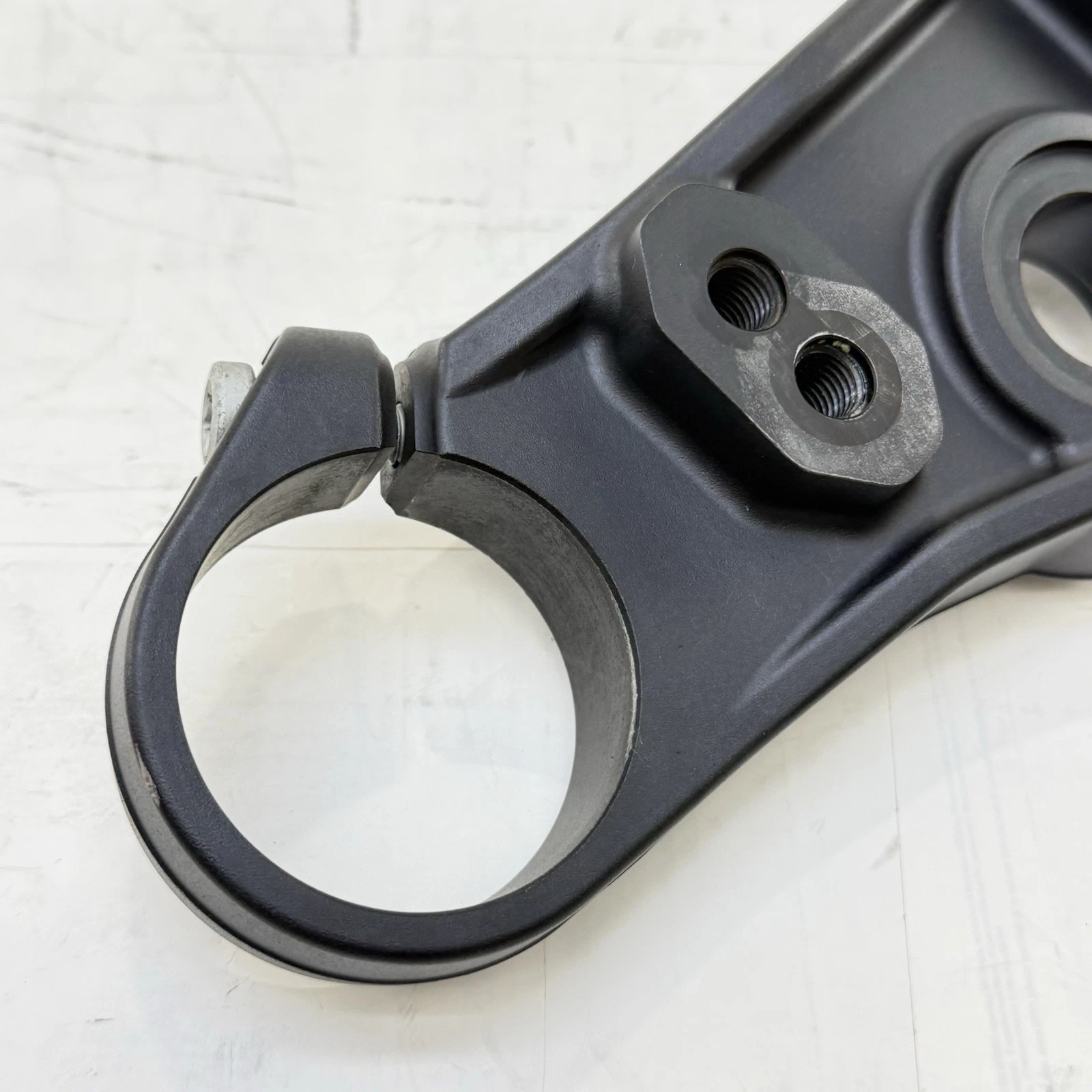 2014 - 2016 KTM 1290 SUPER DUKE R UPPER TRIPLE TREE FORK CLAMP IGNITION MOUNT