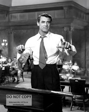 CARY GRANT IN "PEOPLE WILL TALK" - 8X10 PUBLICITY PHOTO (SP-363)