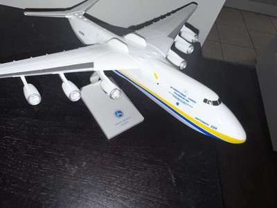 Antonov An-225 Mriya Super-Heavy Cargo Transporter Aircraft 1/200 Scale Model