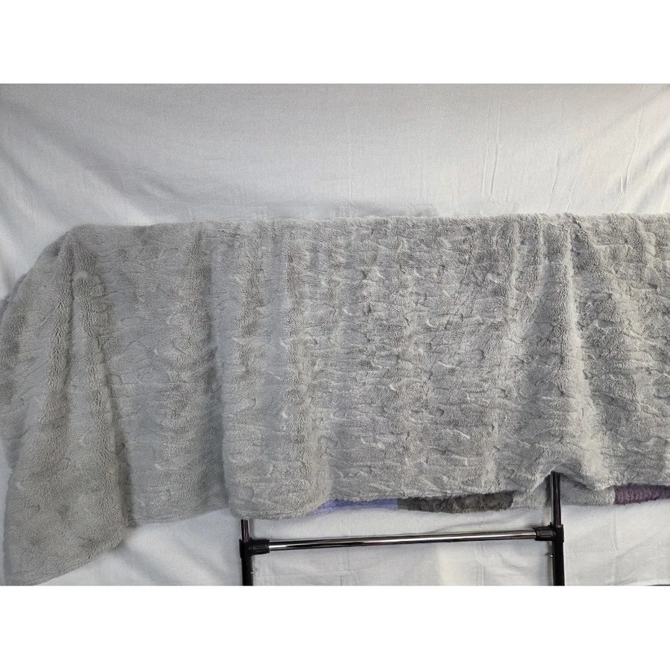 Minky Mamas 拼布毛绒舒适毯丁香灰色紫色 58x76 — 第 4/4 张图片