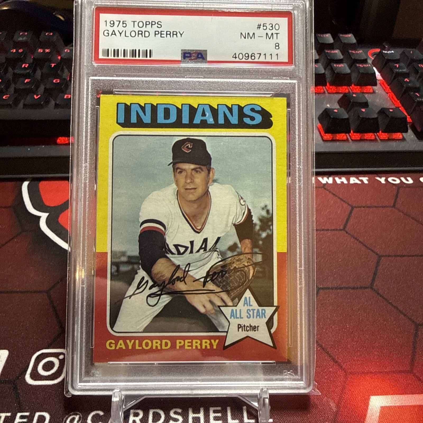 1975 TOPPS #530 GAYLORD PERRY PSA 8