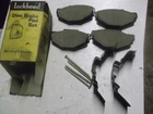 AUSTIN MORRIS 1100 1300 SET NEW LOCKHEED FRONT BRAKE PADS & FITTINGS