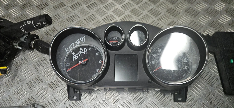 Vauxhall Astra GTC CDTI 2012 2.0 diesel ignition barrel key transponder ecu kit - Image 2 of 4