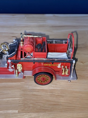 1921 AMERICAN LaFRANCE FIRE PUMPER ENGINE TRUCK # 7 MILWAUKEE F.D - Picture 2 of 9