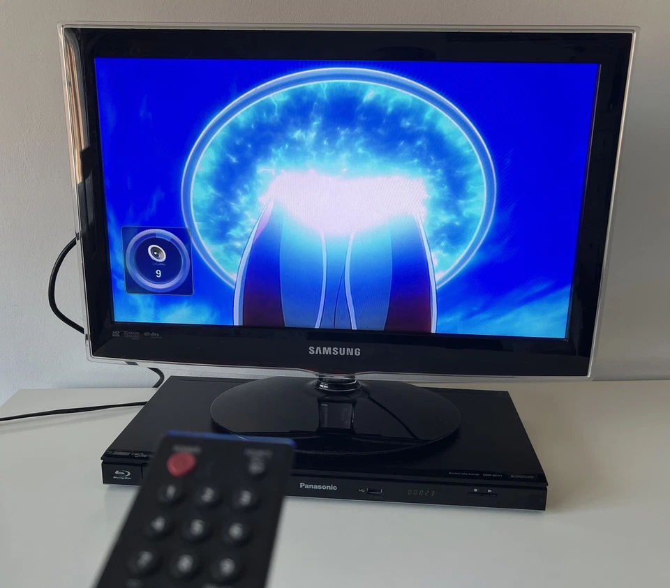 Samsung 22" HD LCD Flatscreen TV Plus Remote Controller Black UE22C4000PWXXU - Image 3 of 4