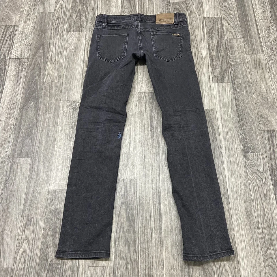 Pantalones de mezclilla negros de tiro bajo de pierna ajustada VOLCOM 2x4 para niño talla 27 Foto 4 de 4