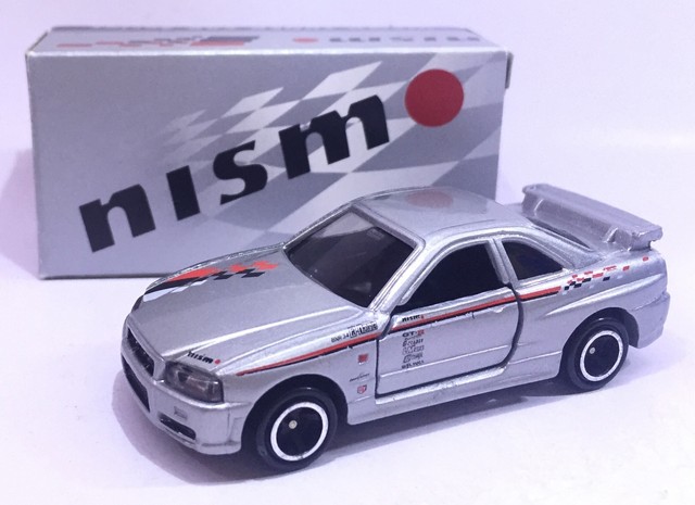tomica nissan skyline r34