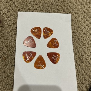 Fender Vintage Guitar Picks 7 Celluloid Light Tortoise Look Thin Med  ( Lot #9)