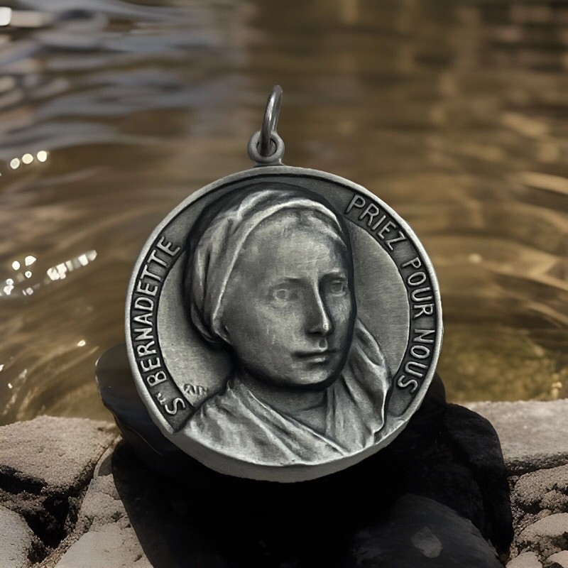 New 1.25 “ Round Silver Color Medal Of St Bernadette 