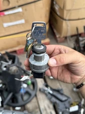 PETERBILT 579 PACCAR IGNITION SWITCH WITH KEY 21-235 POLLAK OEM