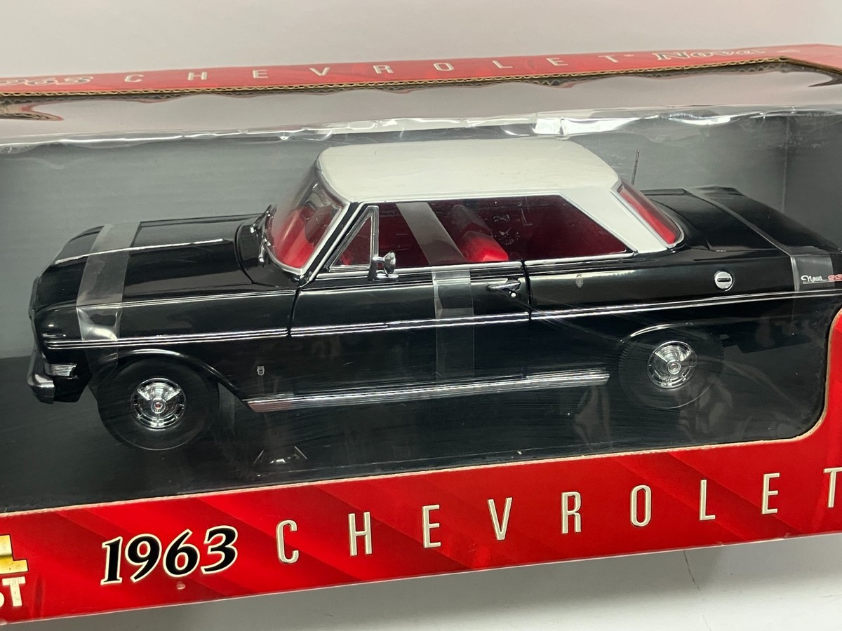 1:18 Sun Star - 1963 CHEVROLET NOVA (Black paint with White top