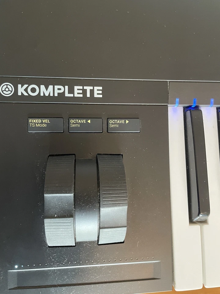 Native Instruments NI Komplete Kontrol S61 Mk2 Keyboard Controller - Image 4 of 4