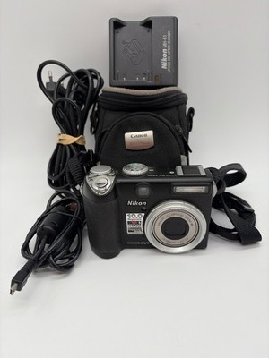 Nikon Coolpix P5000 Digitalkamera Ladegerät SD-Kartenhülle komplett