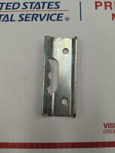 NOS OMC Staffa di montaggio per borsa tosaerba rasaerba. Parte 609692 -- L06 - Foto 1 di 4