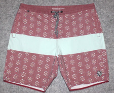ROARK REVIVAL CHILLER BOARDSHORTS 8" Ins Stretch Red Blue sz 34 Board Shorts