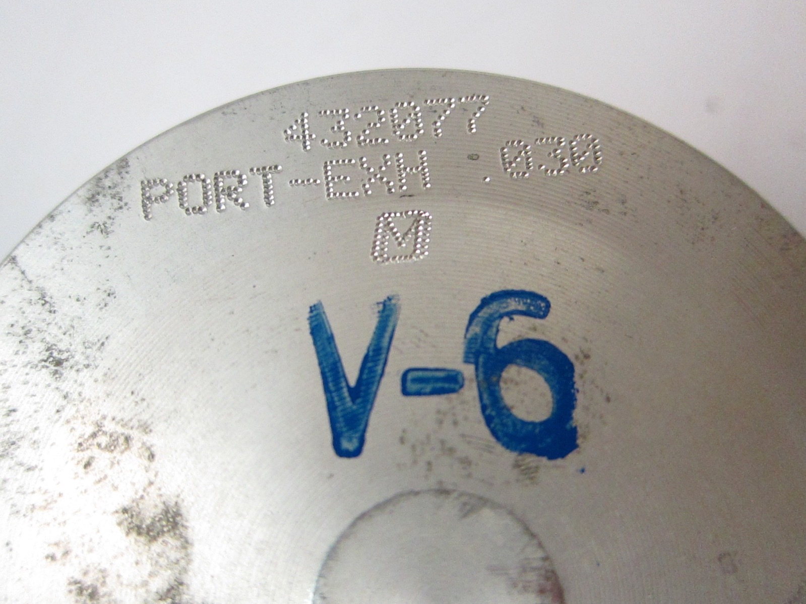 New Genuine OEM Evinrude Johnson OMC 0432077 Piston Port Exhaust  