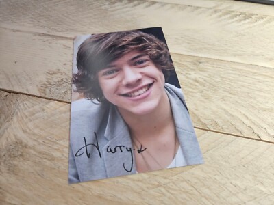 HARRY STYLES Repro Autograph - Approx 10x16 - (724)