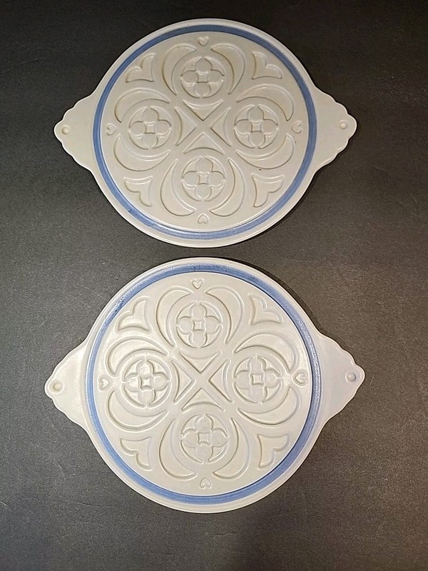 Pair of Pfaltzgraff Yorktowne Stoneware Round Trivet with Handles 518 (B040)