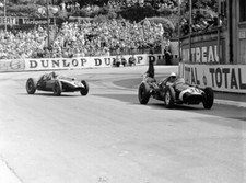 Stirling Moss Cooper T51 Climax leads Jack Brabham Cooper Climax 1959 Photo 1