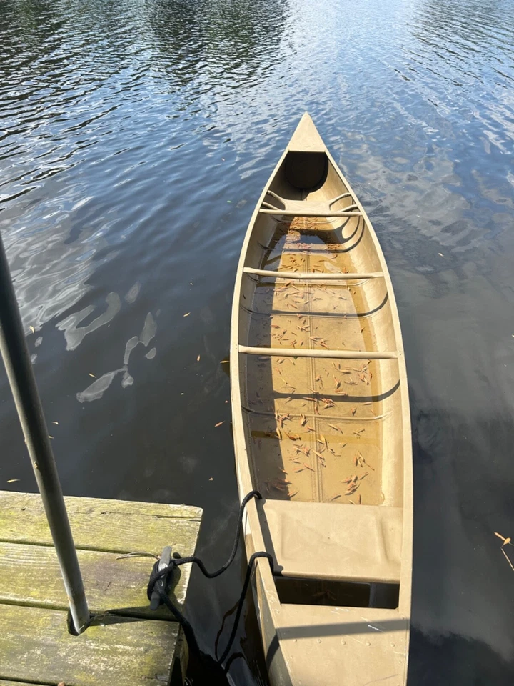 18 ft Grumman Aluminum Canoe, whitewater keel, has been down the Yukon River. - Image 2 of 4