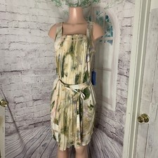 Simple Vera Wing Women's Dress Top Size Medium Plated Stretchy Sleeveless