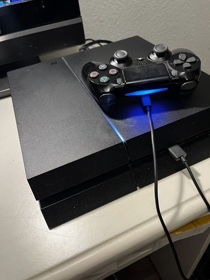 Sony PlayStation 4, Foto 1 von 3