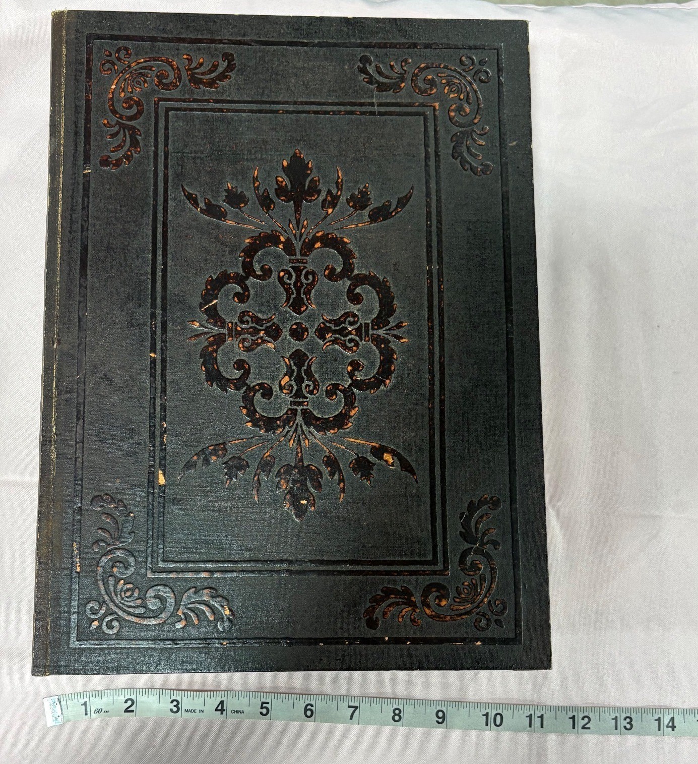 Vintage Style Decorative Faux Book Hidden Storage Box With Velvet Lining Keys