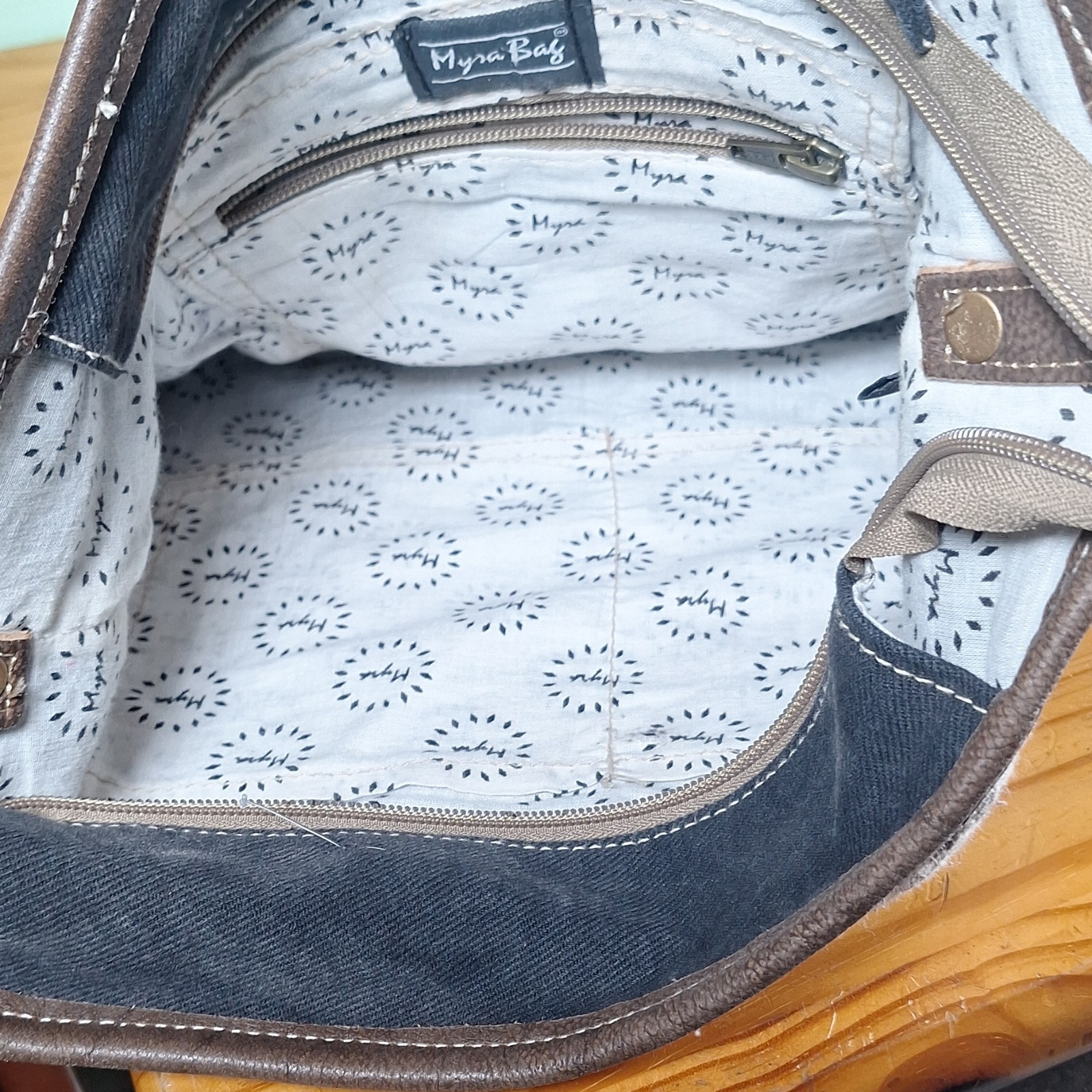 Myra Geometric Pattern Distressed Shoulder Bag Gr… - image 8