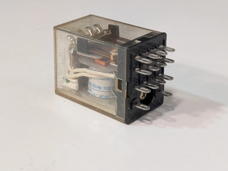 Lot of 15 Omron MY4N general purpose relays, 4PDT 14-pin, 100/110VAC coil - Image 3 of 4