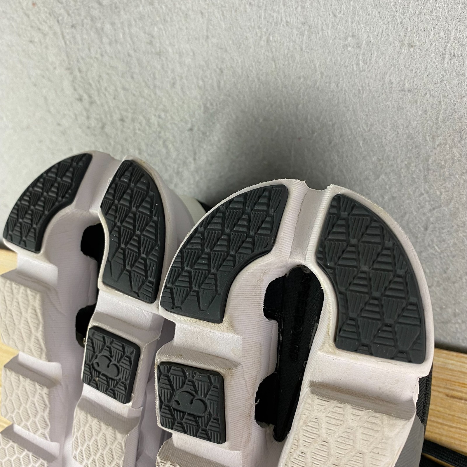 On Cloud Cloudrunner Eclipse Black Running Shoes … - image 8