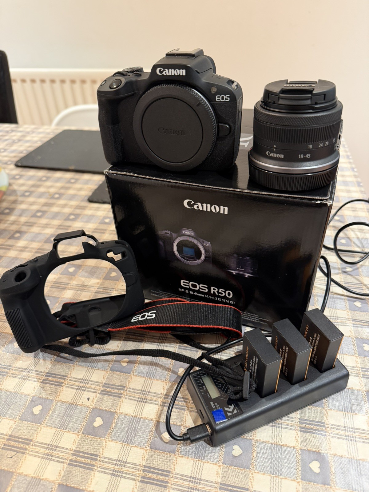 CANON EOS R50 MIRRORLESS CAMERA - EXCELLENT CONDITION