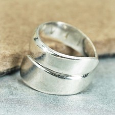 Size 6, vintage southwestern Sterling 925 silver ring, wrap band