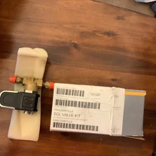 Parker Selenoid Valve carrier p/n ef11bz122 j3015 c.      Box