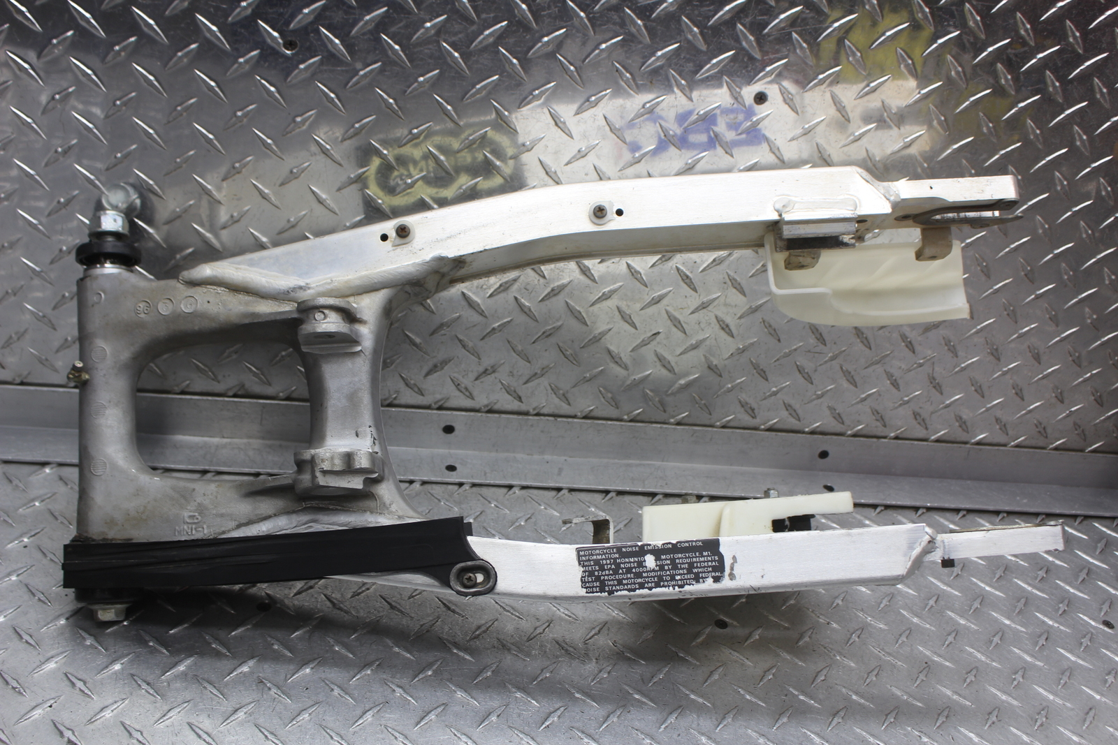 1997 HONDA XR600R SWINGARM SWING ARM SUSPENSION 52200MN1306 eBay