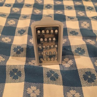TUPPERWARE NEW WHITE MINI GRATE & MEASURE GADGET grater nutmeg chocolate zester