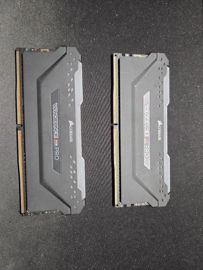 Corsair PC4-24000 (DDR4-3000) Bus Speed Computer RAM 8 GB Capacity