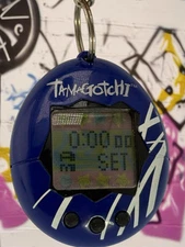 Original Tamagotchi Virtual Reality Pet Egg Bandai Blue and 1997 WORKS!