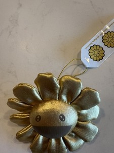 村上隆 カイカイキキ Flower Keychain Gold &amp; Silver Takashi Murakami - Plush Flower Pin Keychain - Gold & Silver