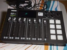 RØDE RØDECaster Pro Integrated Podcast Production Studio (1st Generation)