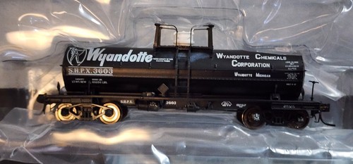 Wyandotte Chemical RR ACF Single Dome Tank SHPX 3603 Broadway Limited 7664 HO - Picture 2 of 3