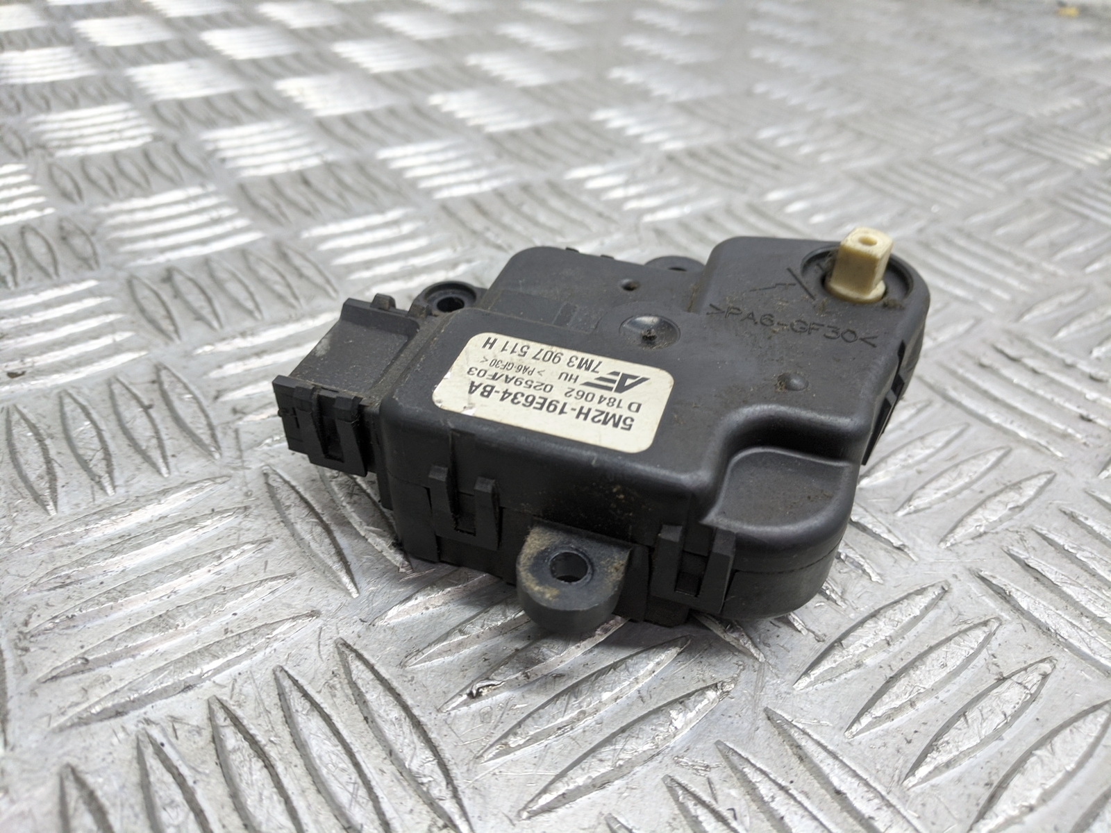 Stellantrieb Für Tankklappe VW Polo MK5 2009-2021 - Tankdeckel Antrieb 6R0810773D