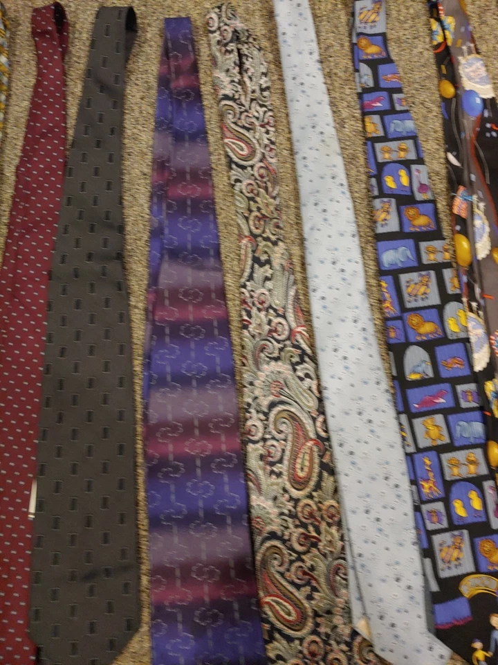 Lote De 13 Corbatas Cumpleaños Vintage Diferentes Marcas Colores Diseños Foto 4 de 4