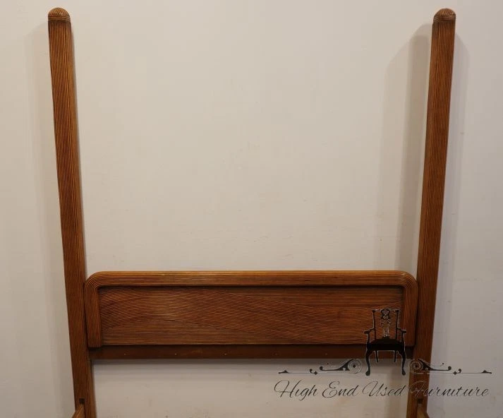 Cama con cuatro carteles AMERICAN DREW contemporánea moderna tamaño queen Foto 4 de 4