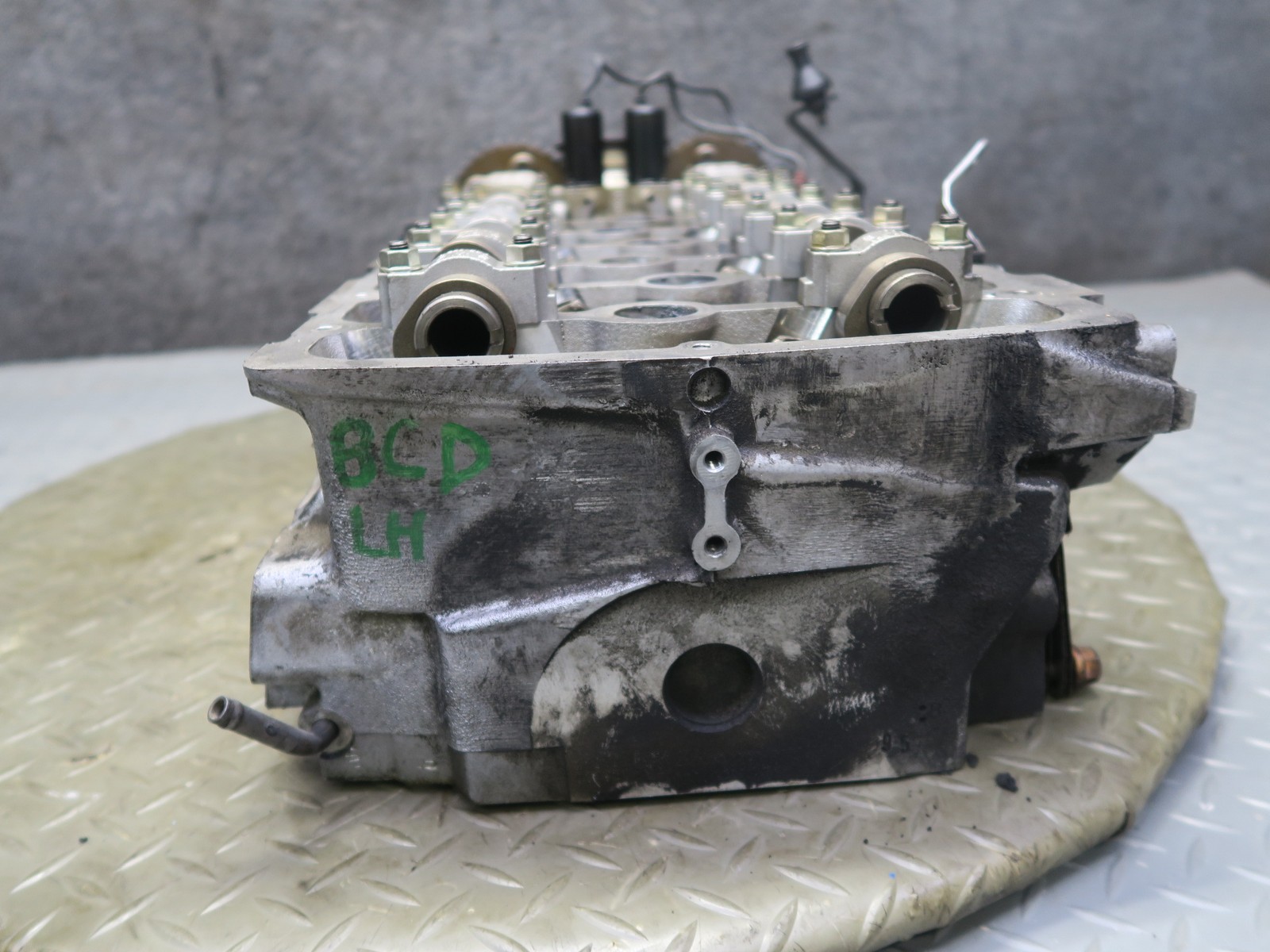 2006-2012 BENTLEY FLYING SPUR 6.0L W12 ENGINE LEFT CYLINDER HEAD W/ CAMSHAFTS