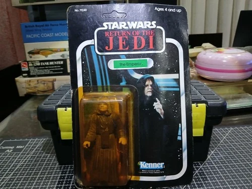 STAR WARS Vintage 1983 Emperor figure sealed