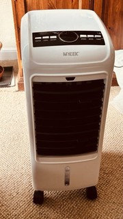 Air cooling unit. Very good condition with remote control