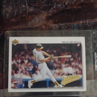 Mark McGwire 1992 Upper Deck - very rare error name ''MC GWIRE'' on back