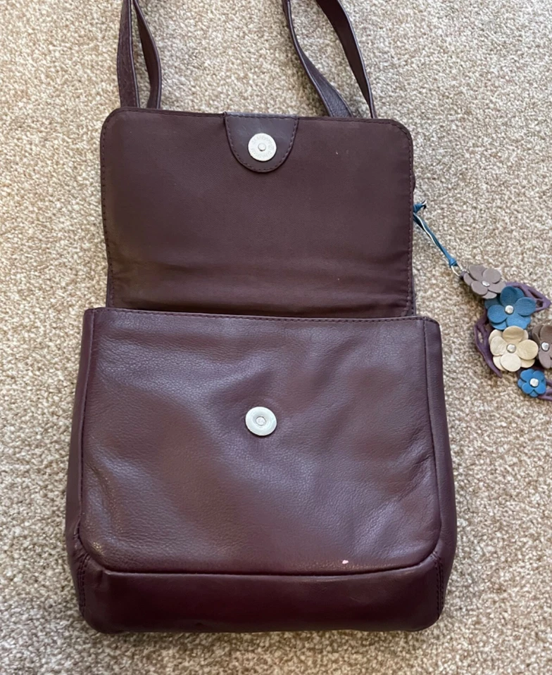 Debenhams Collection Leather Purple Crossbody Bag and Flower Bag Charm ❗️ - Image 3 of 4