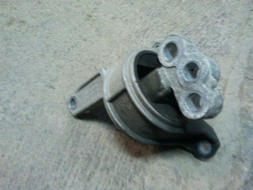 Opel Astra G 1.8 CC T98 Motorlager rechts 90575772 Motorhalter